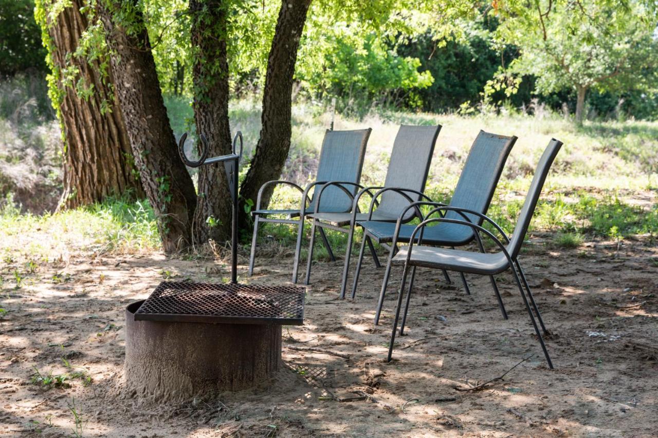 Stay On A 350-Acre Cattle Ranch! Brazos River! Tubing! Petting Zoo! Weatherford Dış mekan fotoğraf