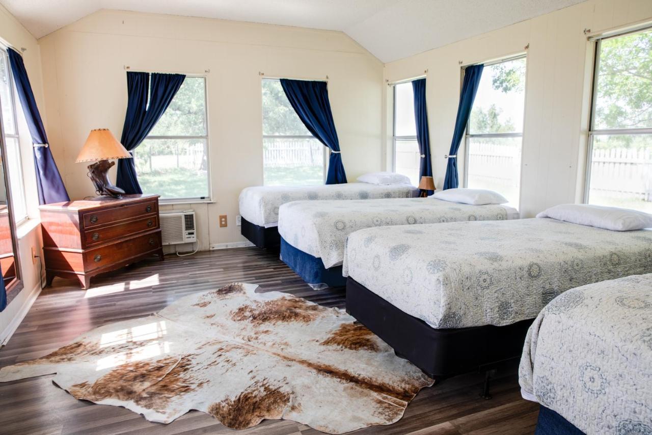Stay On A 350-Acre Cattle Ranch! Brazos River! Tubing! Petting Zoo! Weatherford Dış mekan fotoğraf
