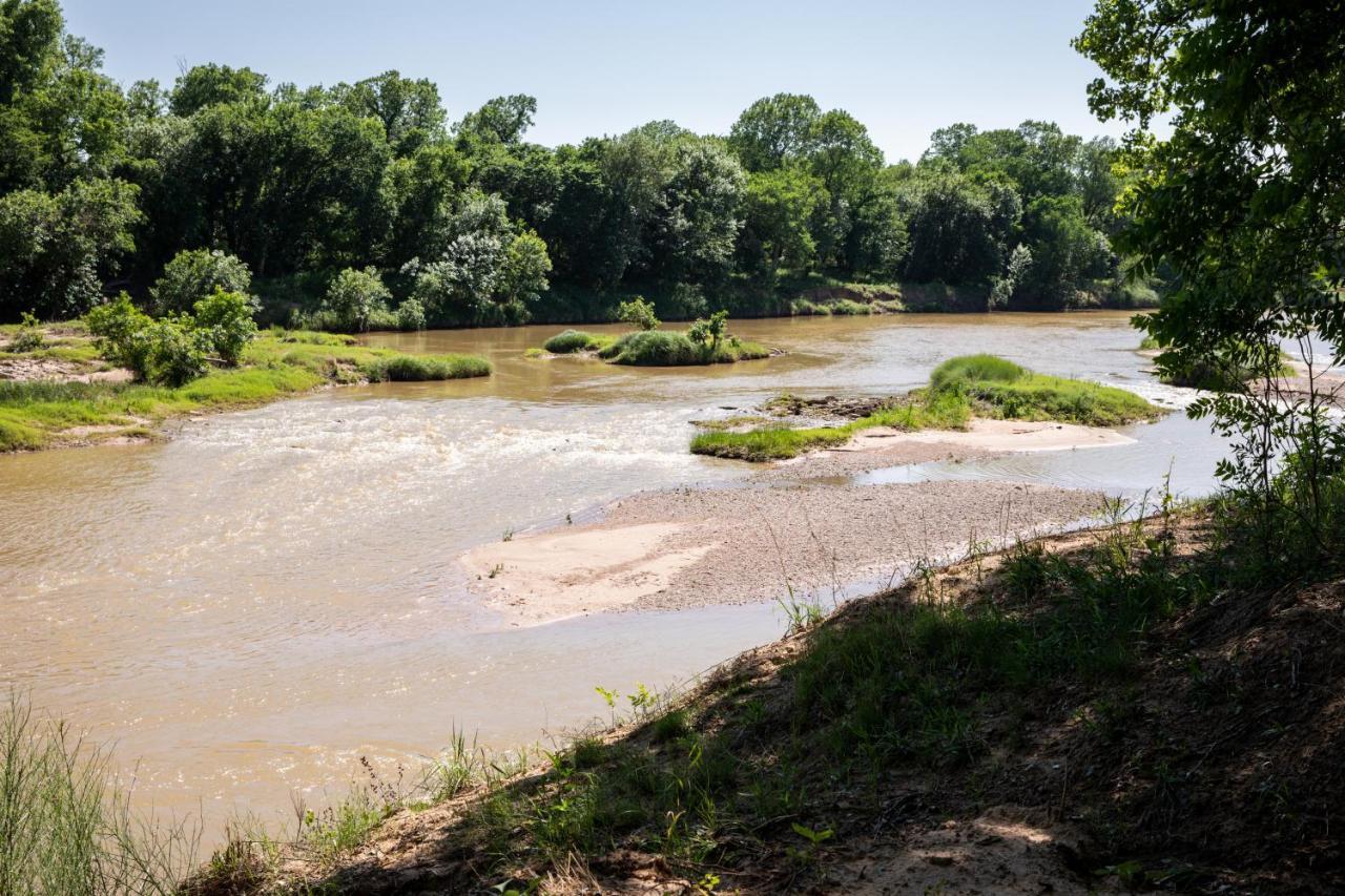 Stay On A 350-Acre Cattle Ranch! Brazos River! Tubing! Petting Zoo! Weatherford Dış mekan fotoğraf
