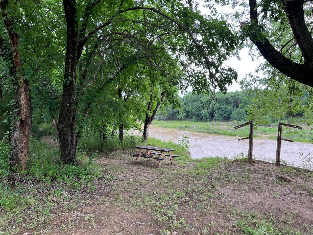 Stay On A 350-Acre Cattle Ranch! Brazos River! Tubing! Petting Zoo! Weatherford Dış mekan fotoğraf